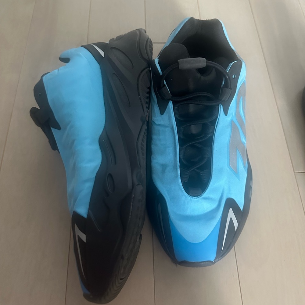 adidas Yeezy Boost 700 MNVN Women